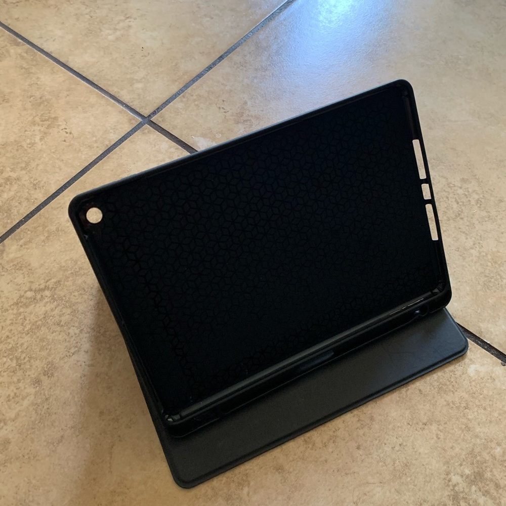 iPad Case - Picture 2 of 7